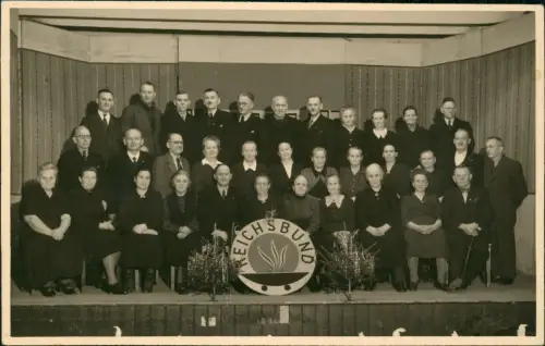 Gruppenbild Bühne REICHSBUND Feuerschale stilisierte Flammen 1939