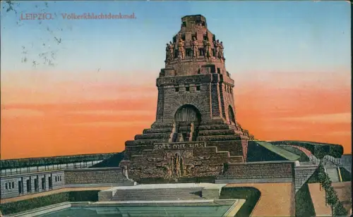 Leipzig Völkerschlachtdenkmal im Sonnenuntergang 1925