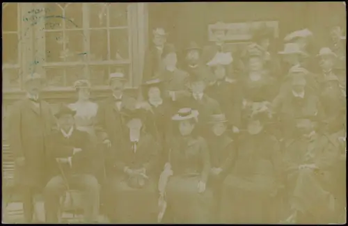 Gruppenfoto Männer und Frauen in eleganter Kleidung Gastwirtschaft 1902  Bayern