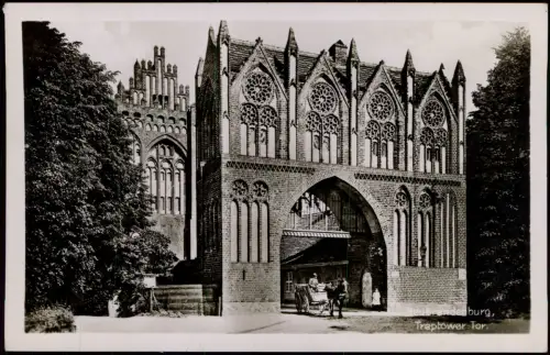 Ansichtskarte Neubrandenburg Pferdewagen Treptower Tor 1940