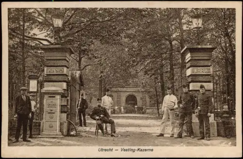 Postkaart Utrecht Utrecht Vesting-Kazerne, Soldaten 1935
