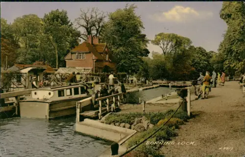 Postcard Reading SONNING LOCK Boot 1962