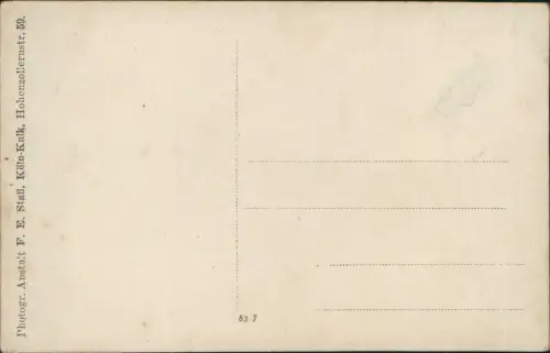 Ansichtskarte  Hausfassaden Privataufnahme Familie vor Fachwerkhaus 1917