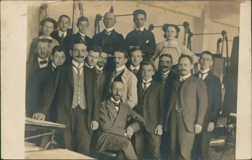 Ansichtskarte  Berufe Gruppenbild im Unternehmen Männer im Anzug 1912