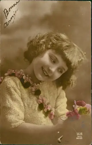 Ansichtskarte  Mächen mit Blumen Colorfotokarte 1918