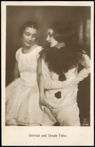 Ansichtskarte  Gertrud und Ursula Falke schöne Frauen Fotokarte 1909