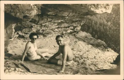 .Sachsen Sächsische Schweiz Mann und Freau beim Sonnen 1951 Privatfoto