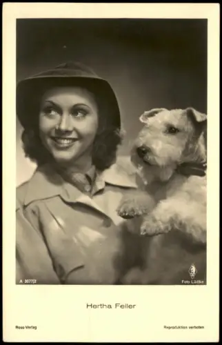 Hertha Feiler mit Hund Film Fernsehen Theater Schauspielerin 1940
