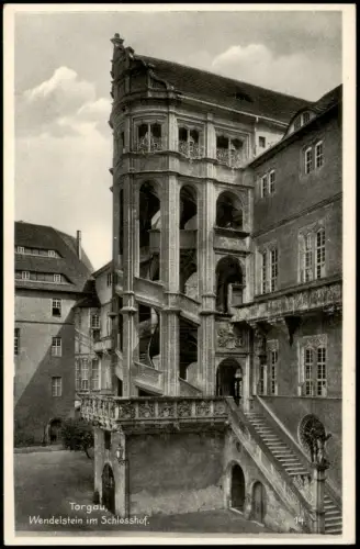 Ansichtskarte Torgau Schloss Hartenfels Wendelstein im Schlosshof 1930