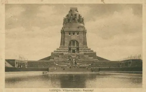Lot 8 Ansichtskarten Leipzig Posten Völkerschlachtdenkmal 1927/1960