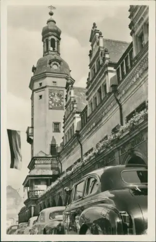 Ansichtskarte Leipzig Altes Rathaus während der Messe Autos 1954