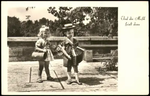 Ansichtskarte  Menschen Soziales Leben: Kinder Und die Musik spielt dazu 1940