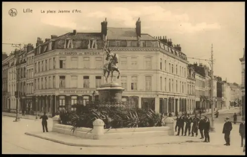 CPA Lille Denkmal Leute am La place Jeanne d' Arc 1910