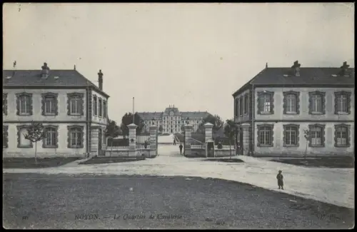 CPA Noyon Le Quartier de Cavalerie 1914