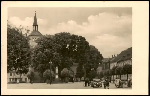 Ansichtskarte Jessen Ortsansicht mit Markt zur DDR-Zeit 1956
