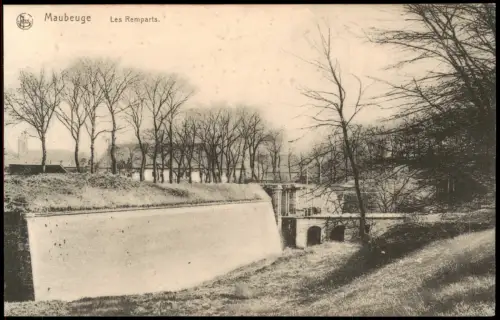 CPA Maubeuge Les Remparts. 1916