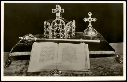 Frankfurt am Main Römer Reichsinsignien des heiligen Römischen Reiches   1940