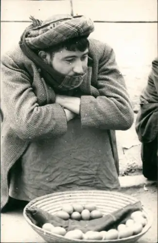 Ansichtskarte  Menschen / Soziales Leben - Männer auf dem Markt 1965