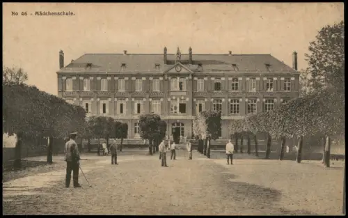 CPA .Frankreich Soldaten vor Mädchenschule Erster Weltkrieg 1917