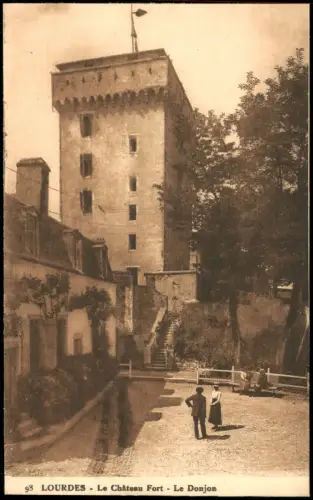CPA Lourdes Lorda Le Château Fort Le Donjon 1910