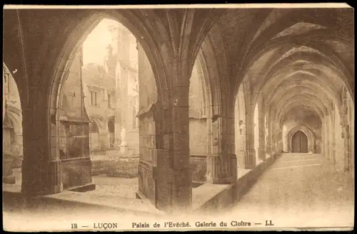 CPA Luçon Palais de l'Evêché Galerie du Cloitre 1910