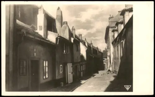 Postcard Prag Praha Zlatá ulička na Hradčanech, Straßen-Ansicht 1935