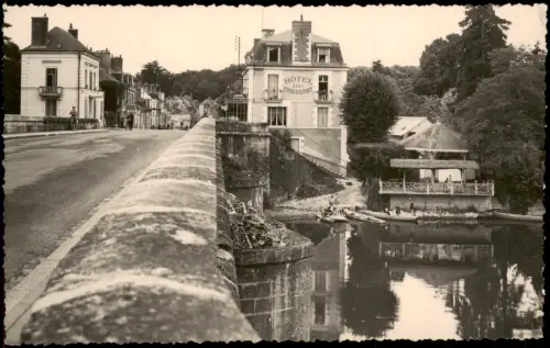 CPA Montbazon Ortsansicht Brücke Partie am Hotel Du Croissant 1950