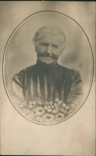 Menschen Soziales Leben Ältere Frau Damen mit Blumen als Porträt 1910