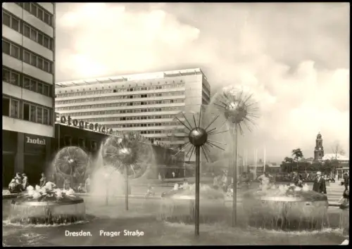 Seevorstadt-Dresden Prager Straße mit Springbrunnen zur DDR-Zeit 1973