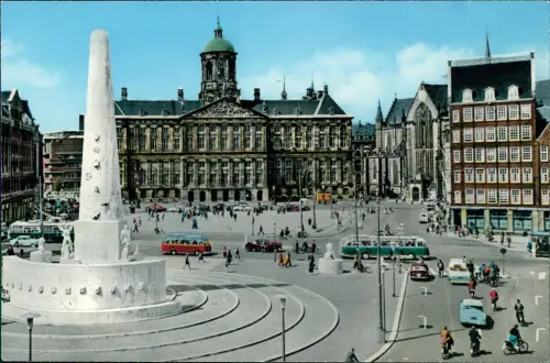 Amsterdam Amsterdam Dam met Koninklijk Paleis en Nationaal Monument 1972