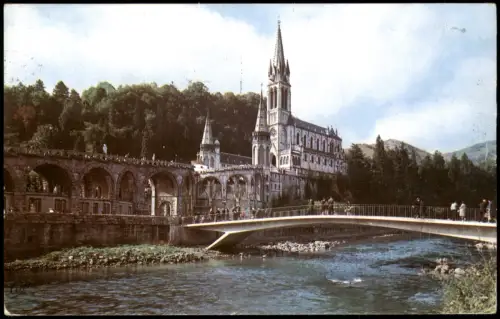 CPA Lourdes Lorda La Basilique et le Pont. 1968