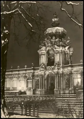 Innere Altstadt-Dresden Dresdner Zwinger Kronentor im Winter bei Nacht 1968