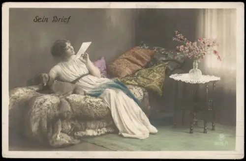 Sein Brief Serien-Karte Liebe Liebespaare Frau verliebt auf Couch 1910
