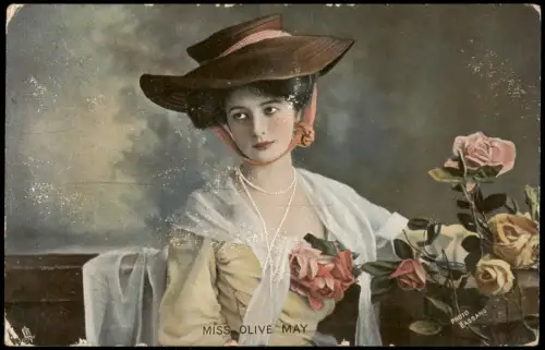 Künstlerkarte "Miss Olive May" elegante Frau mit Hut, Rosen 1909