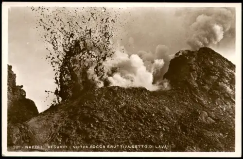 Neapel Napoli Vesuv Vesuvio Vesuvius eruptitva Getto di Lava 1939