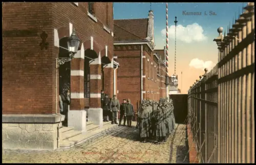 Ansichtskarte Kamenz Kamjenc Kaserne - Aufziehen der Wache 1915