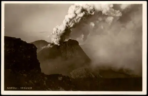 Cartolina Neapel Napoli Vesuv Vesuvio Vesuvius eruption Fotokarte 1930