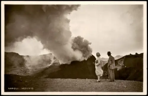 Cartolina Neapel Napoli Vesuv Vesuvio Vesuvius Mann u. Frau 1930