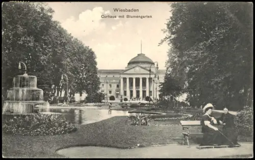 Ansichtskarte Wiesbaden Kurhaus Curhaus mit Blumengarten 1910