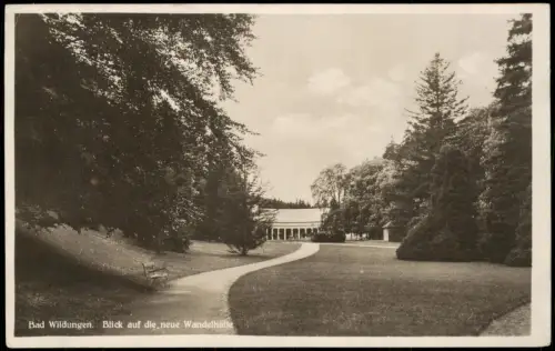 Ansichtskarte Bad Wildungen Kurgarten mit neue Wandelhalle 1930