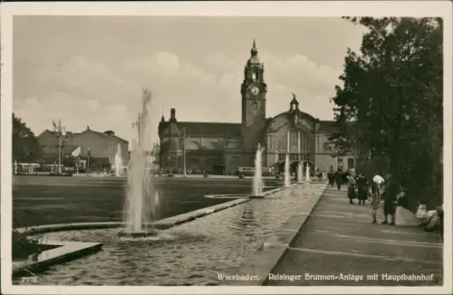 Ansichtskarte Wiesbaden Reisinger Brunnen-Anlage mit Hauptbahnhof 1940