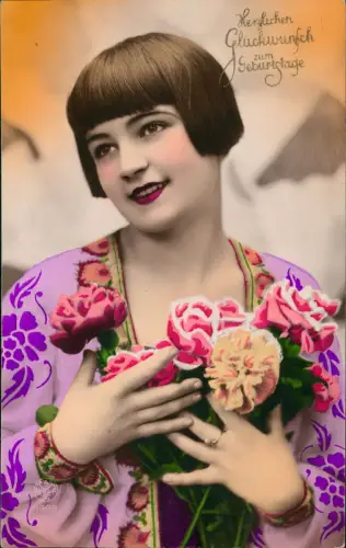Geburtstag Birthday Colorfotokarte lachende Frau mit Nelken 1922