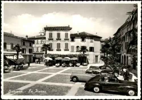 Cartolina Sirmione La Piazza - Autos Fotokarte 1955