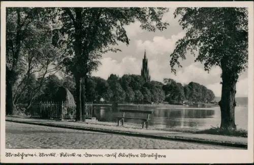 Ansichtskarte Malchow (Mecklenburg) Blick auf Kirche mit Gedenkstein 1942