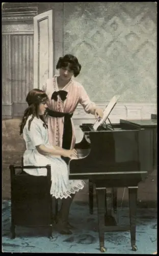 Künstlerkarte Tochter Mädchen am Klavier mit ihrer Mutter 1914