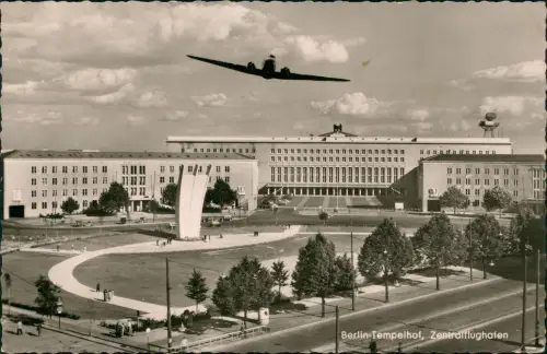 Ansichtskarte Tempelhof-Berlin Flughafen Tempelhof startendes Flugzeug 1957