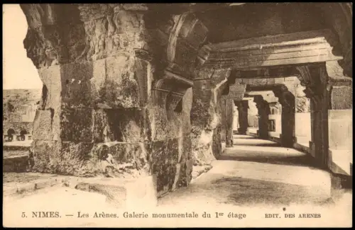 CPA Nîmes Les Arènes Galerie monumentale du 1er étage 1910