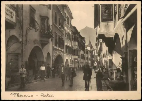 Cartolina Meran Merano Portici Straßenszene 1950