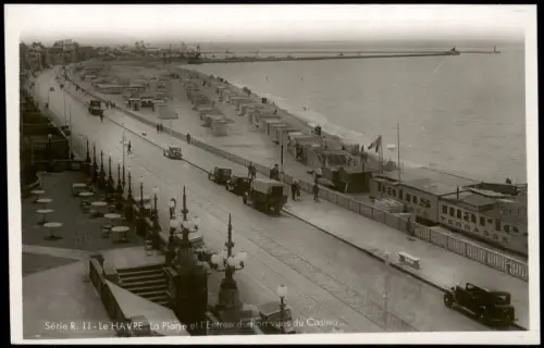 CPA Le Havre La Plage et l'Entrée du Port vues du Casino. 1930