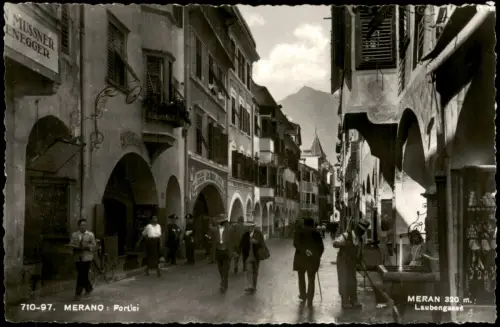 Cartolina Meran Merano Laubengasse Portici belebt Fotokarte 1953  Südtirol